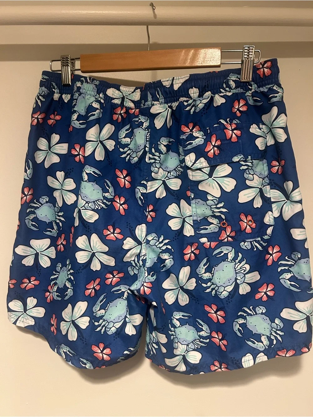 Vineyard Vines Blue Crab & Floral Swim Trunks